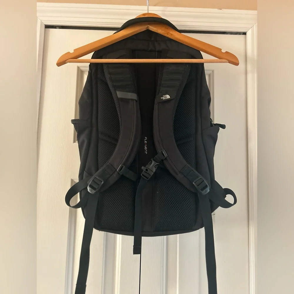 The North Face Black Pivoter Backpack - Picture 4 of 12